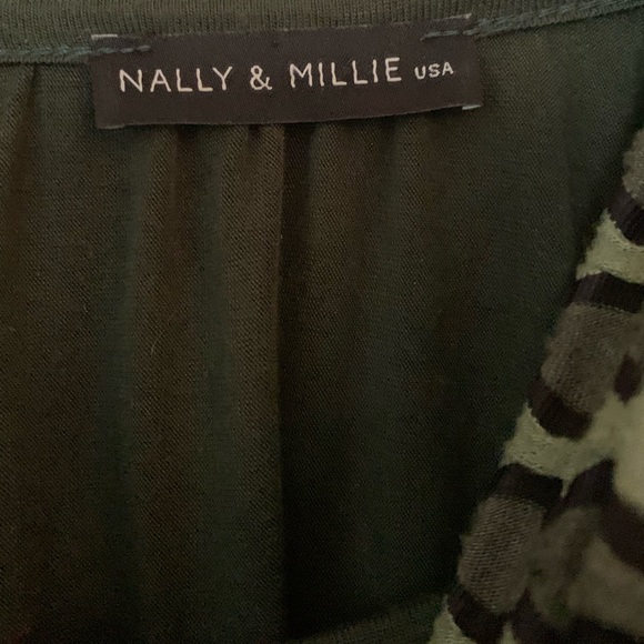 Dark green tunic with accent scarf - Picture 2 of 4